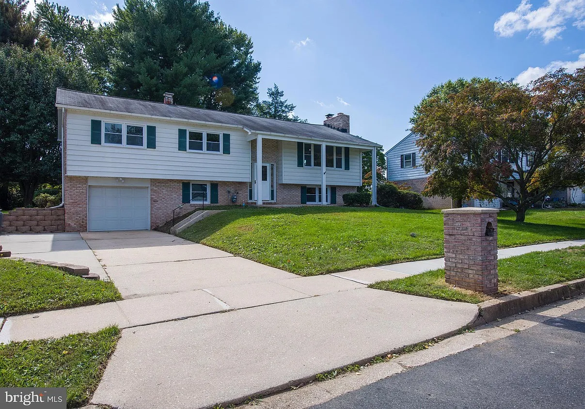 4 bed, 2.5 bath, 2500 sqft, $3,500 — Photo 1