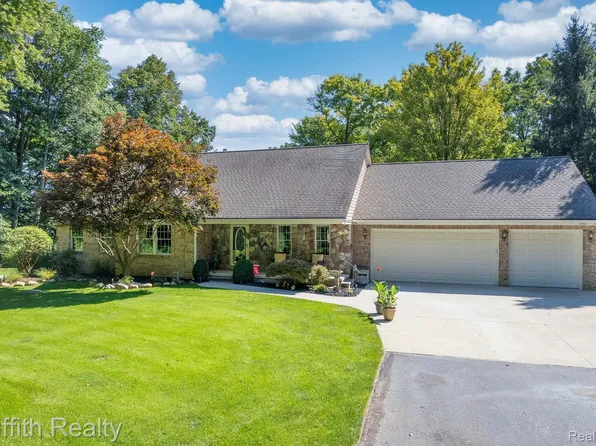 2385 Corlett Rd, Brighton, MI 48114