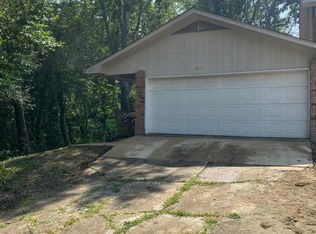 541 Woodland Hills Pl, Jackson, MS 39216