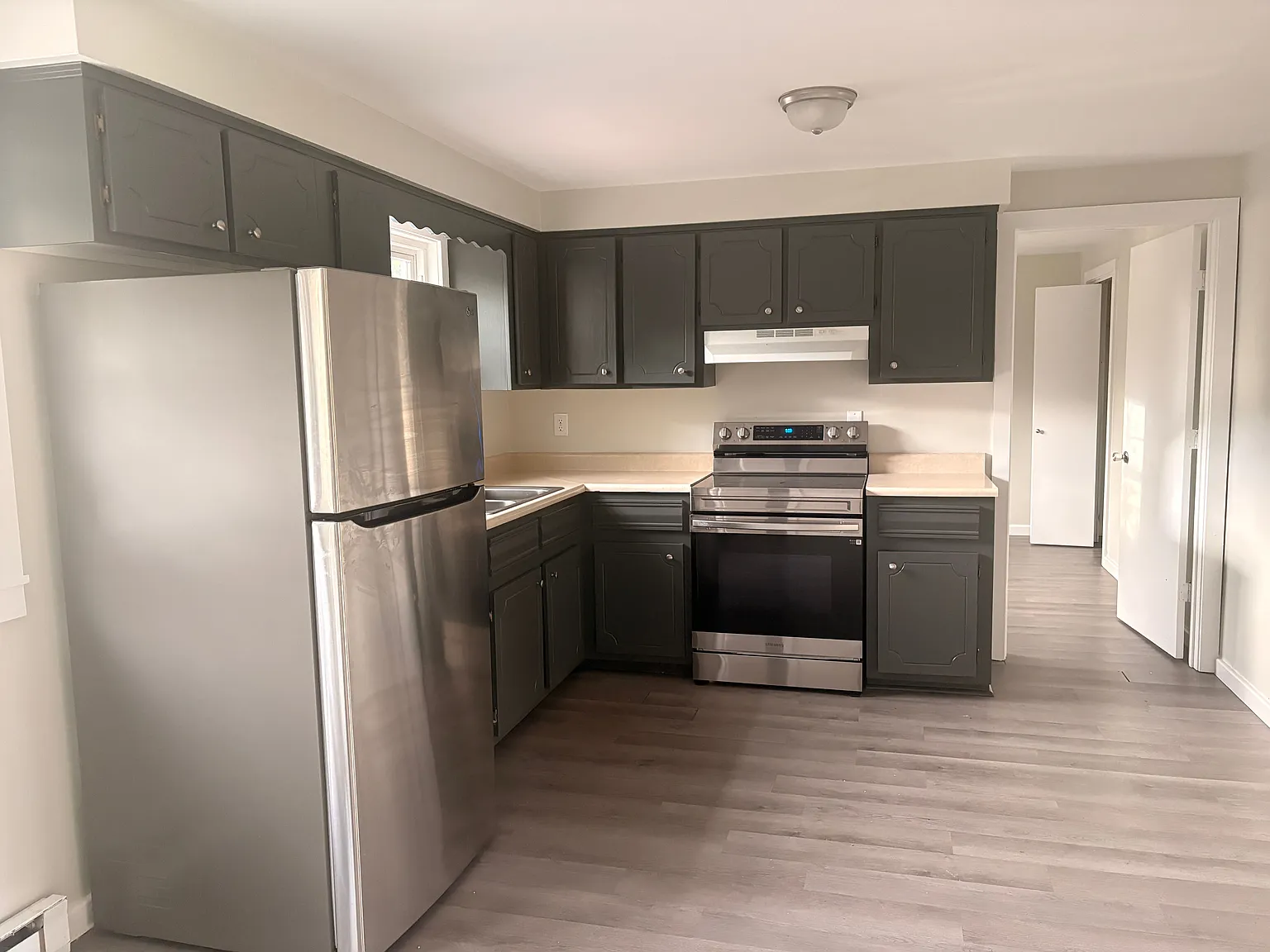 Sunny & Spacious Henniker Apartment Near Pats Peak, Downtown & NEC — Photo 2
