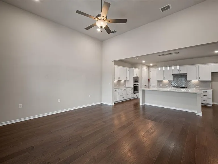 305 Bolivar Way #101 — Photo 12