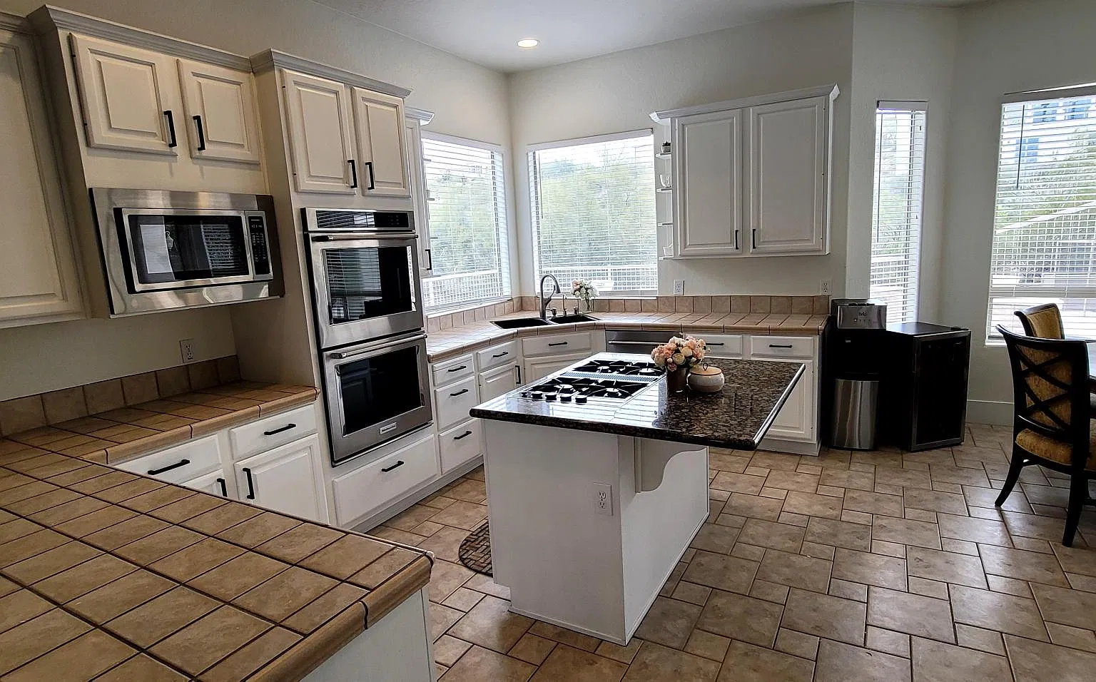 12611 N 17th Pl — Photo 4