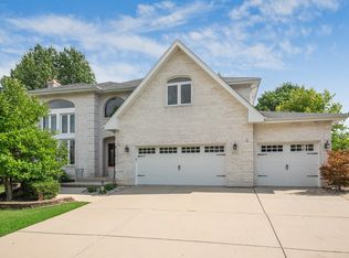 10831 Grandview Dr, Palos Park, IL