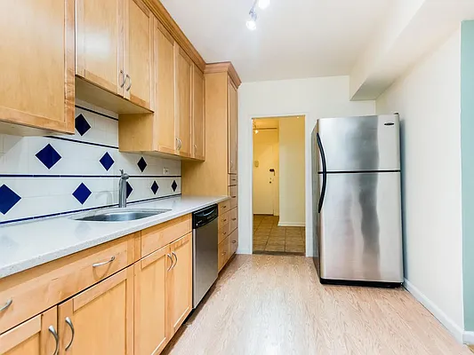 Sold by Re/Max In The City | media 23