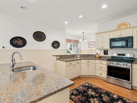 5th image of 17 Rose Court Way Unit 17