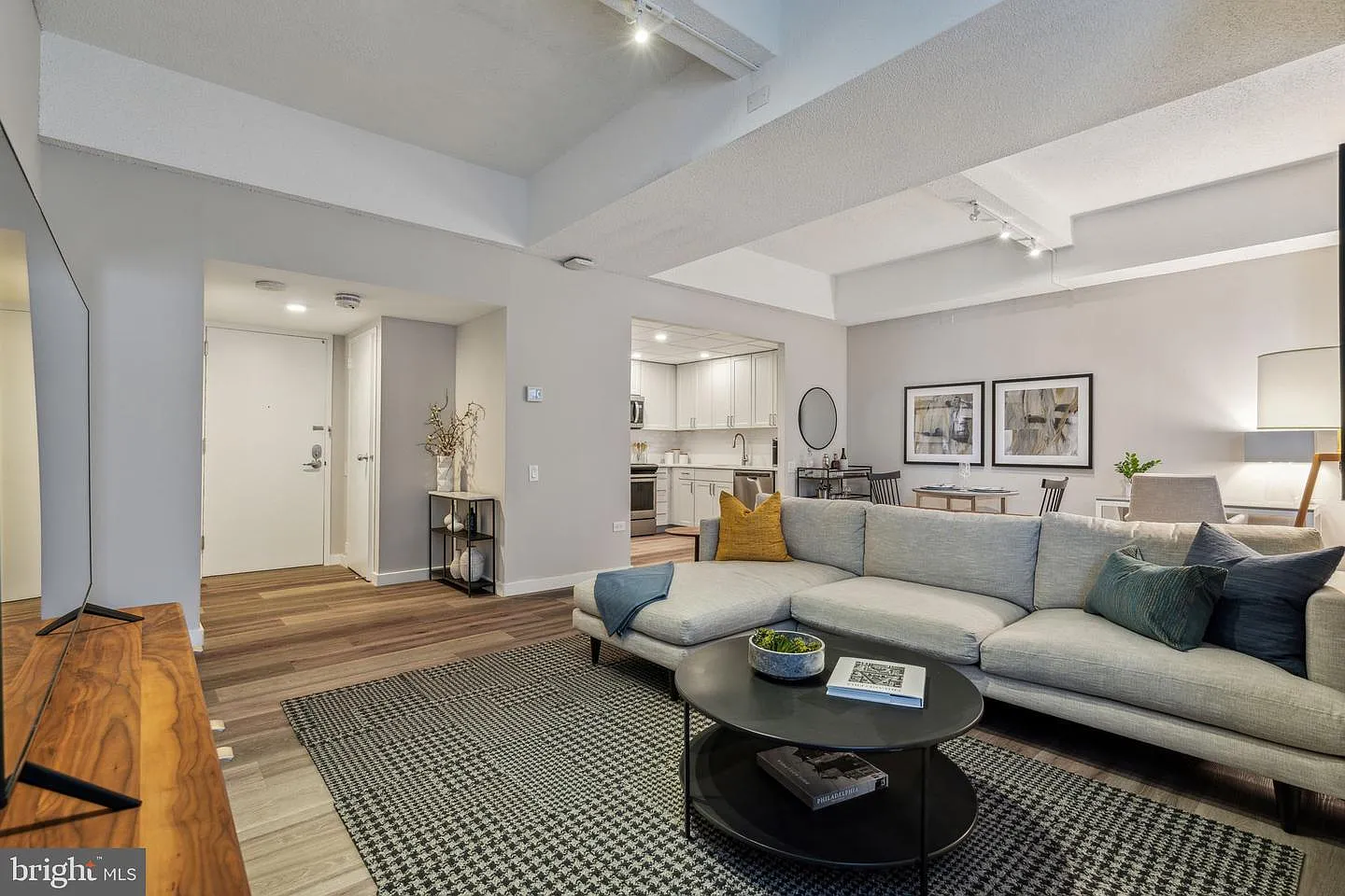 1 bed, 760 sqft, $2,325 — Photo 1