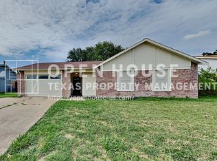 6917 Lincolnshire Ln, North Richland Hills, TX 76182