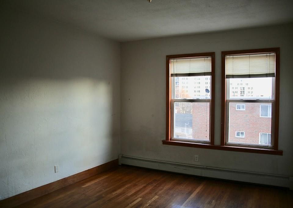 2nd image of 219 Washington Ave #2