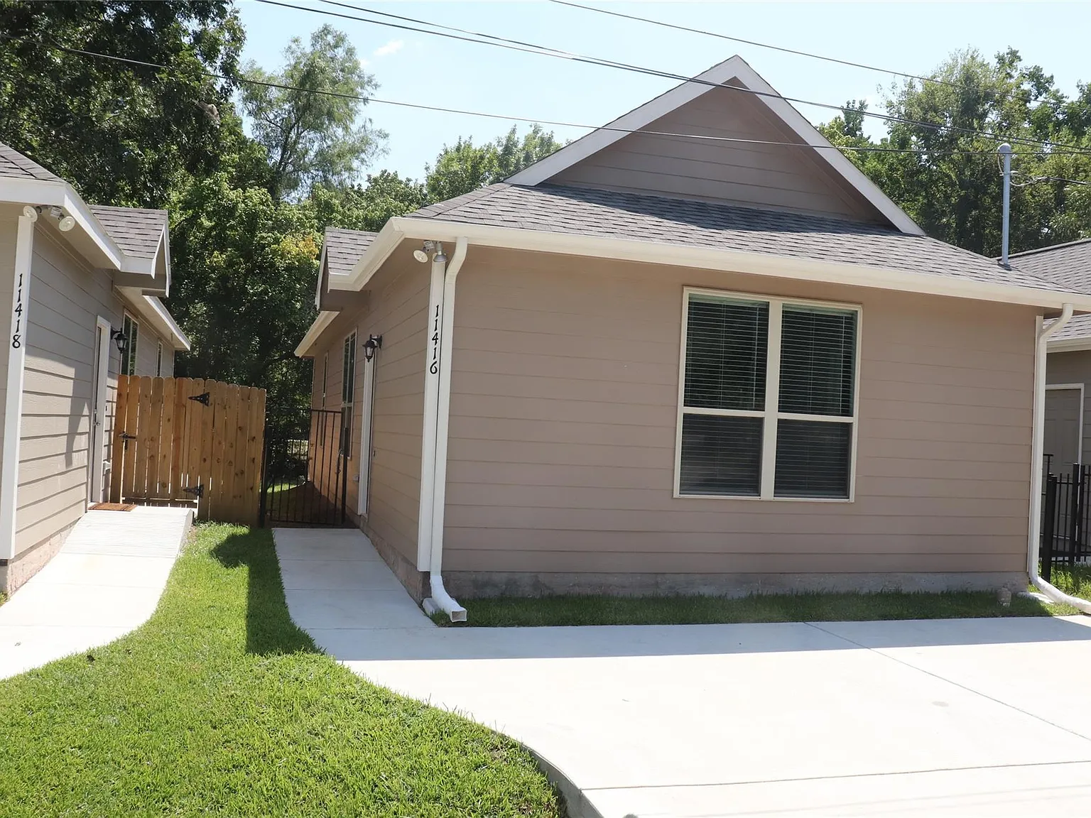 2 bed, 2.0 bath, 985 sqft, $1,450 — Photo 2