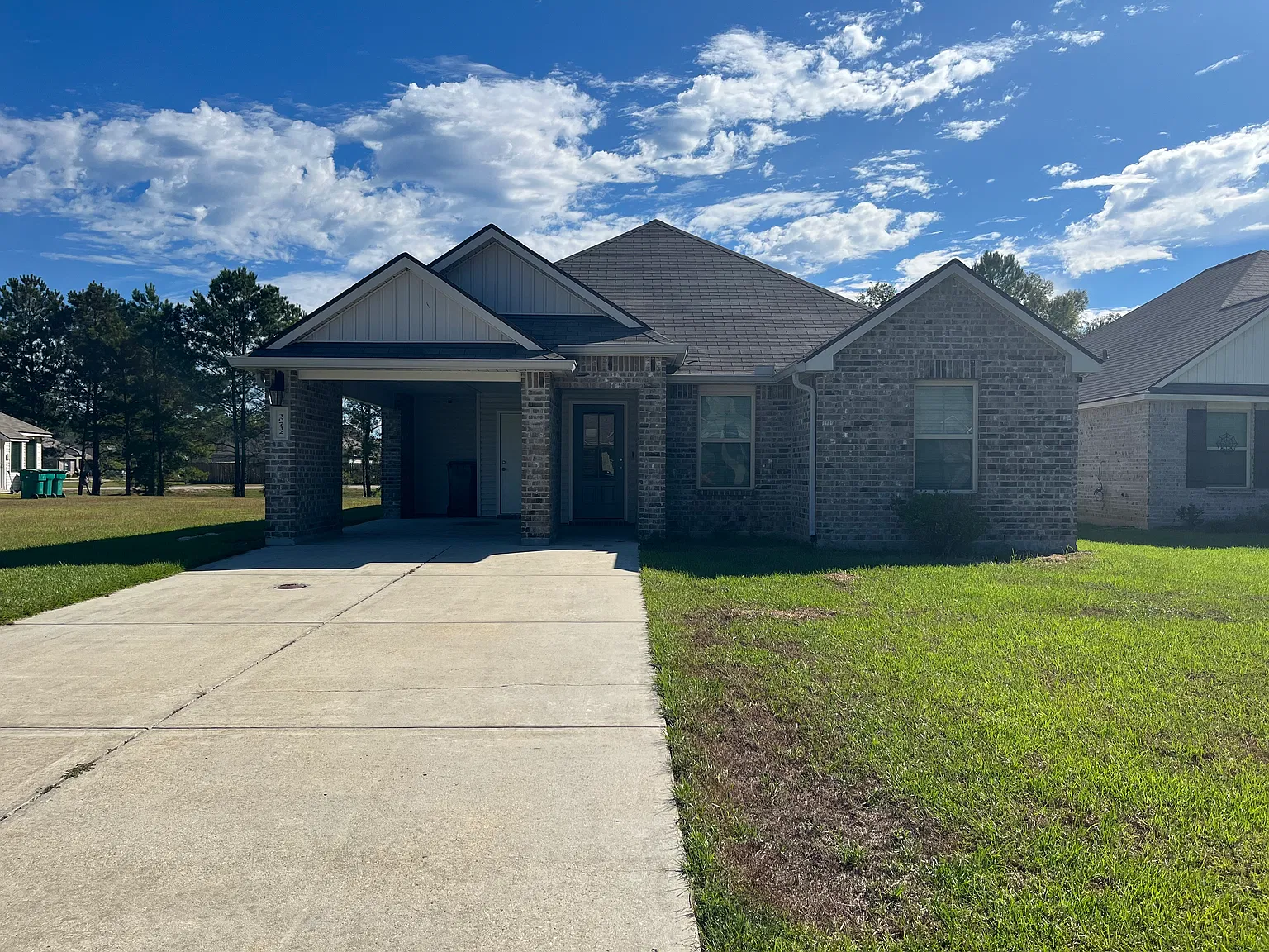 3 bed, 2027 sqft, $1,900 — Photo 1