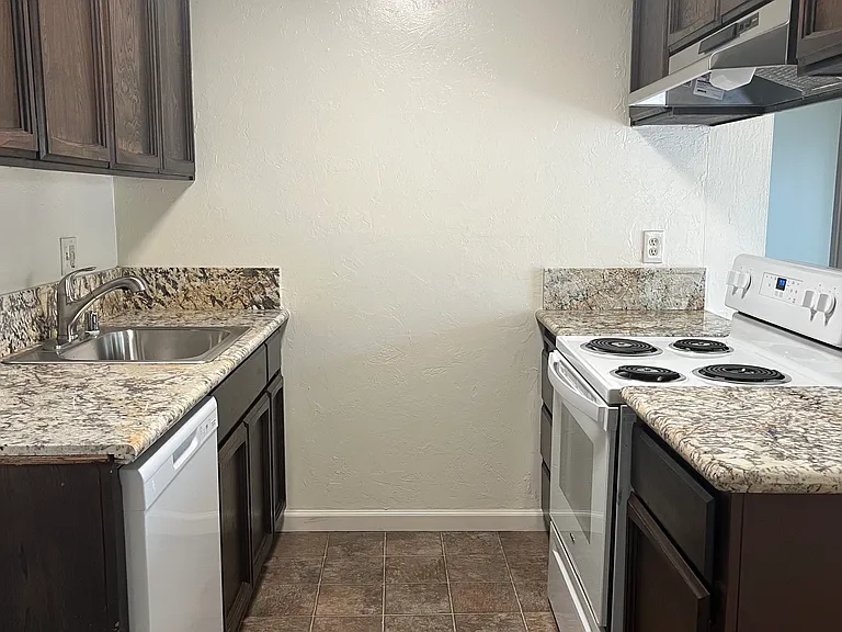 4600 Myrtle Ave — Photo 2