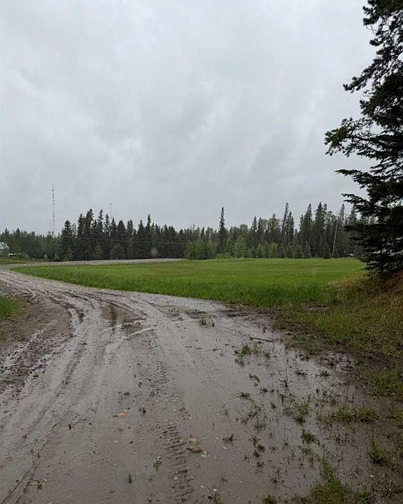 2nd image of 522 Clearwater Estates Cres