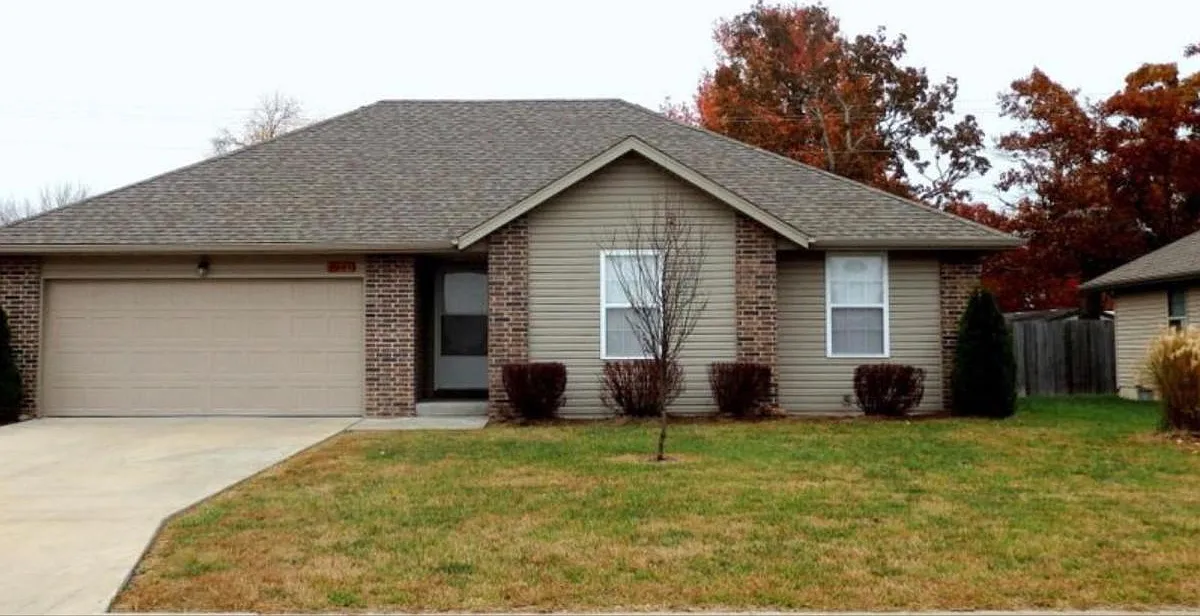 3 bed, 1122 sqft, $1,850 — Photo 1