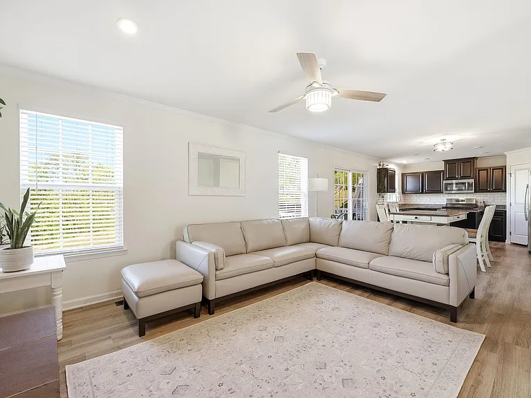 4435 Sunset Dr — Photo 8