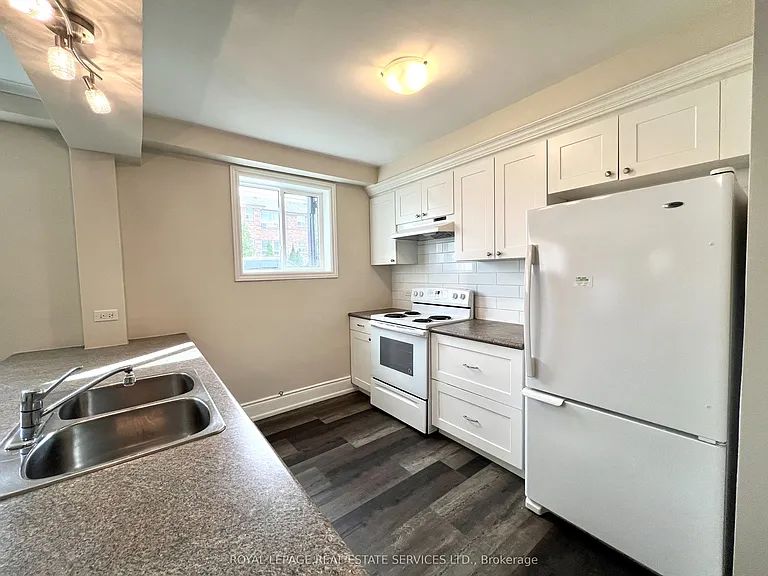 322 Lakeshore Rd W #1 — Photo 11