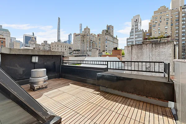 Rented by SERHANT. | media 8