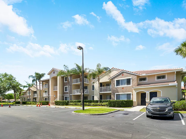 121 SW Palm Dr #306 — Photo 41