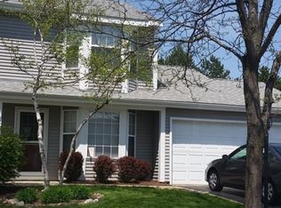 300 Newbury Dr, Island Lake, IL 60042