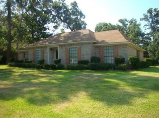 11 Windsor Ct, Lufkin, TX 75901