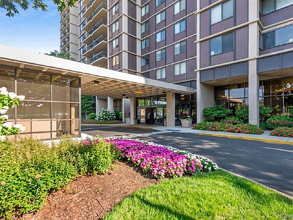 2nd image of 27010 Grand Central Parkway #4J