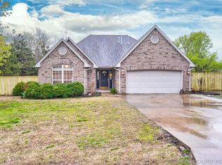 802 NE 7th St, Wagoner, OK 74467