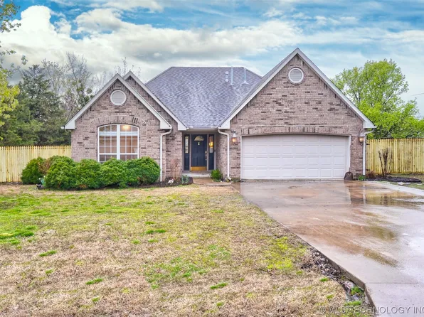 802 NE 7th St, Wagoner, OK 74467