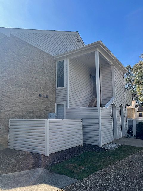 1st image of 130 Manhattan Ct #130