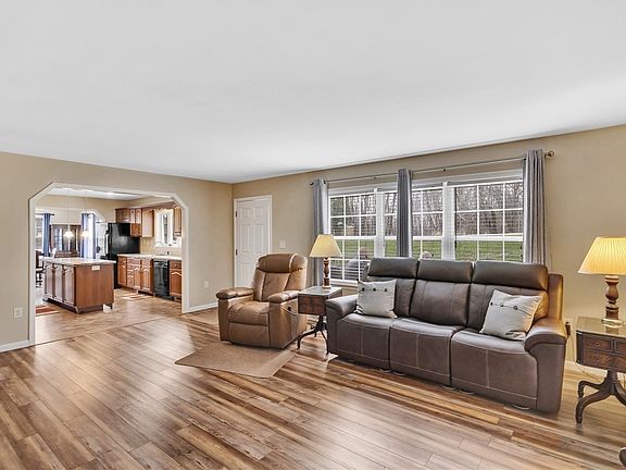 5th image of 219 Pine Hill Rd S