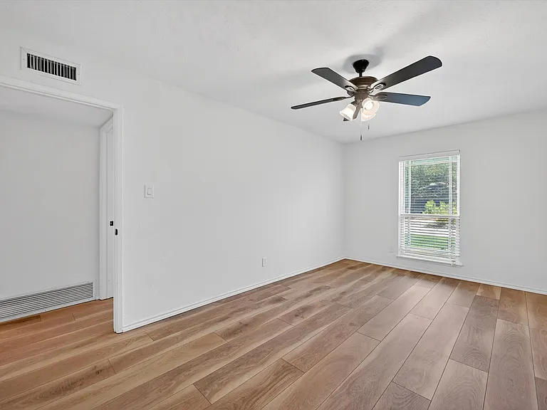 4304 Crabapple St — Photo 15
