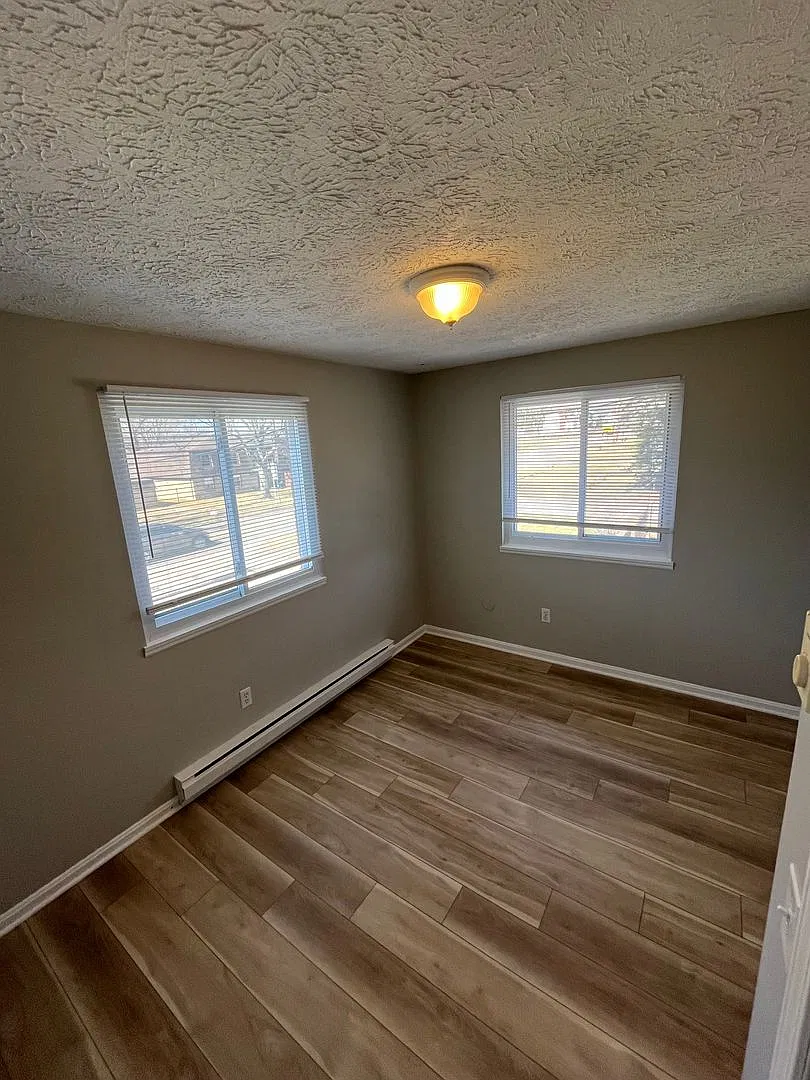 1424 N Chapel — Photo 2