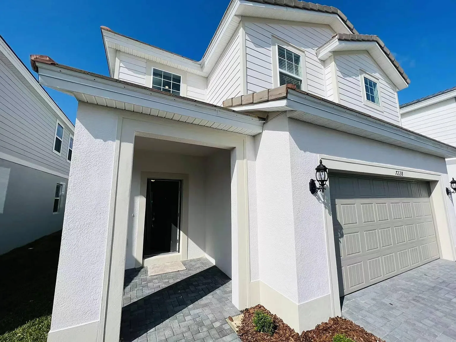5 bed, 3280 sqft, $3,400 — Photo 2