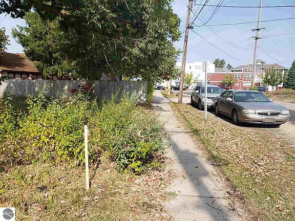 3rd image of 514 Lake Ave