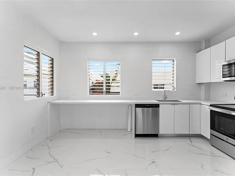 842 Meridian Ave #2D — Photo 3