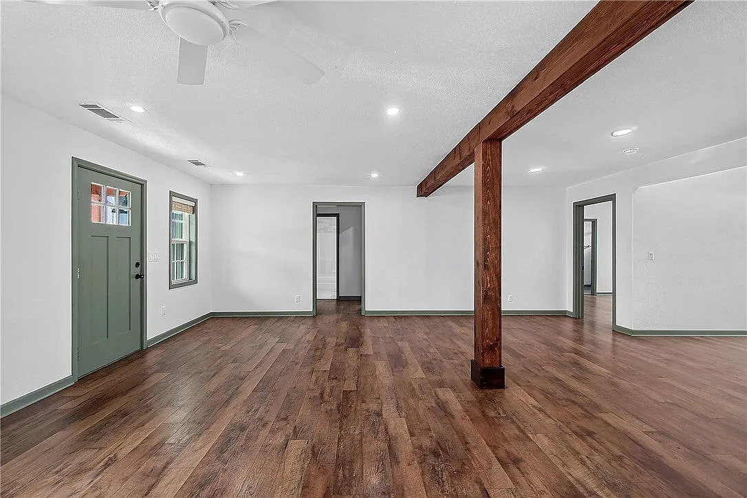 3 bed, 1894 sqft, $2,450 — Photo 3