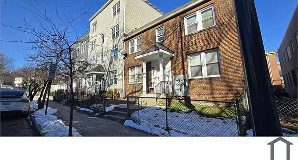2 bed, 1000 sqft, $2,400 — Photo 2