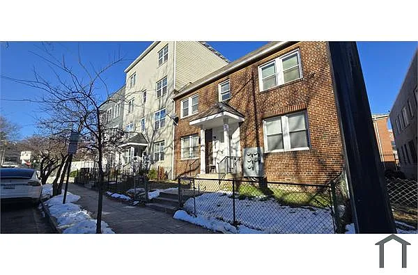Building Photo - 1516 F St NE
