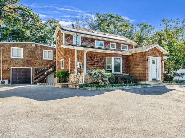 7 Albermarle Avenue, Holtsville, NY 11742