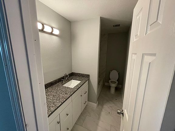 Hallway bathroom overview
