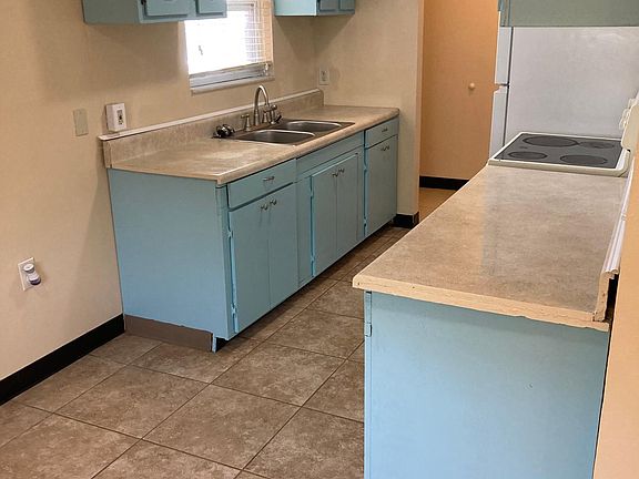 3rd image of 310 Royal Palm Dr