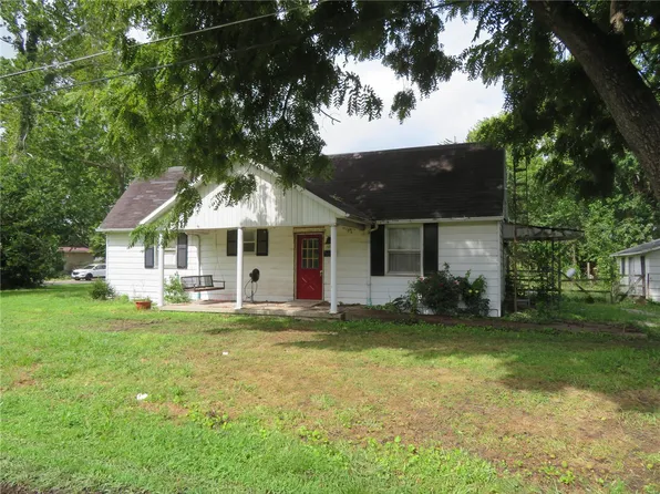 901 N Jackson St, West Frankfort, IL 62896