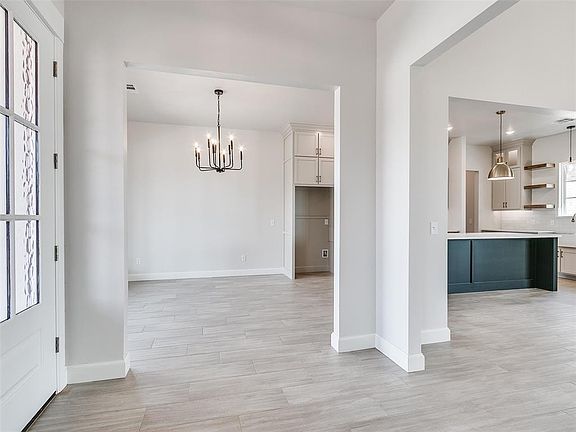 3rd image of 9065 Oakwood Dr