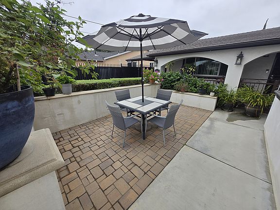 Courtyard seating