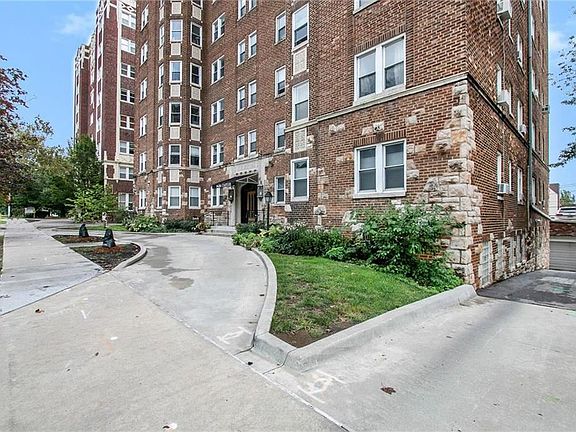 3rd image of 311 E Emanuel Cleaver Ii Blvd #701