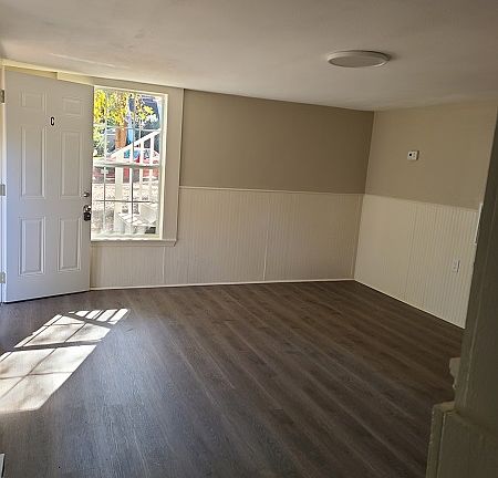 3rd image of 215 Davis St Unit C