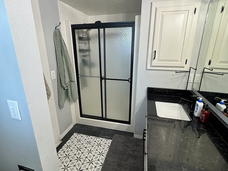 12 Elizabeth Dr — Photo 10