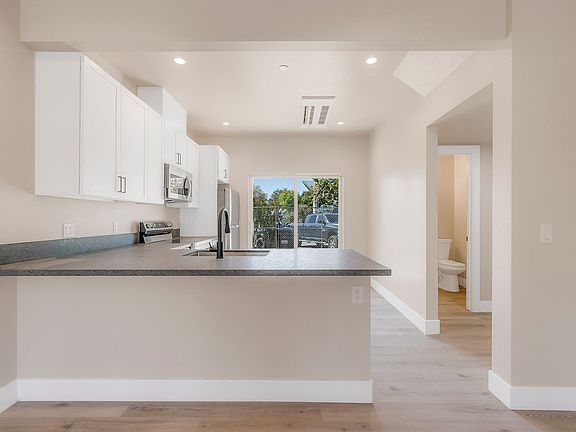 5th image of 2501 Floral Ave #15