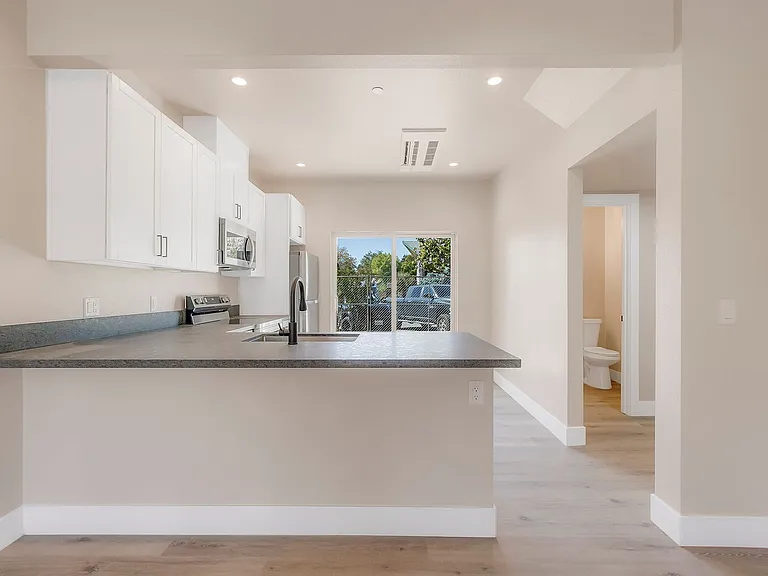 2501 Floral Ave — Photo 5