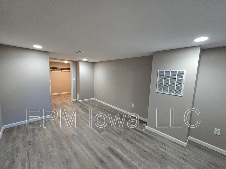 867 Maxwell St — Photo 17
