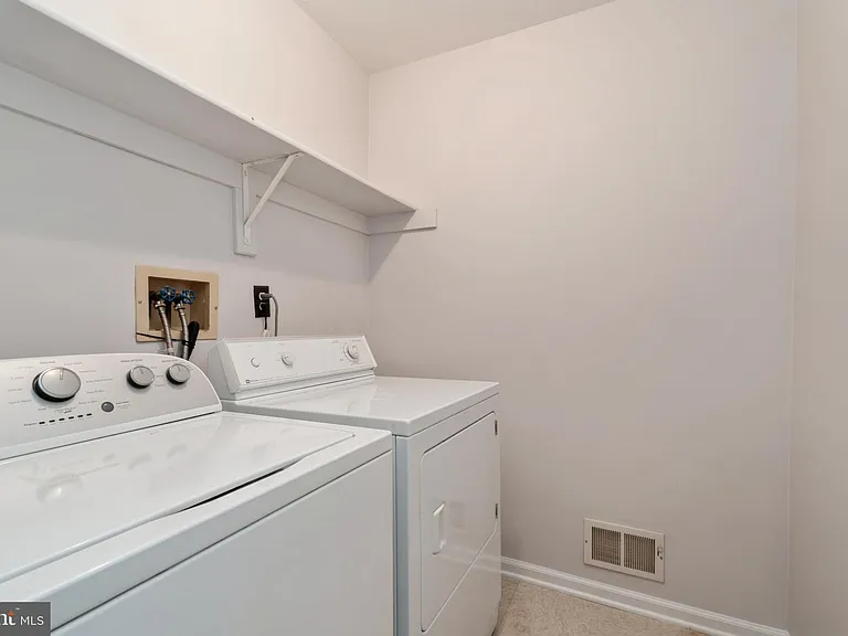 210 Kentshire Ct — Photo 23
