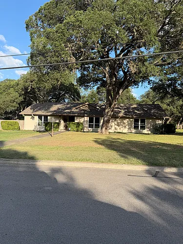 300 Oak Tree Ln Photo 1